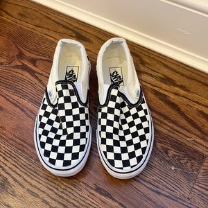 Like new black and white checkered vans. Size 8.5. Only worn a few times!